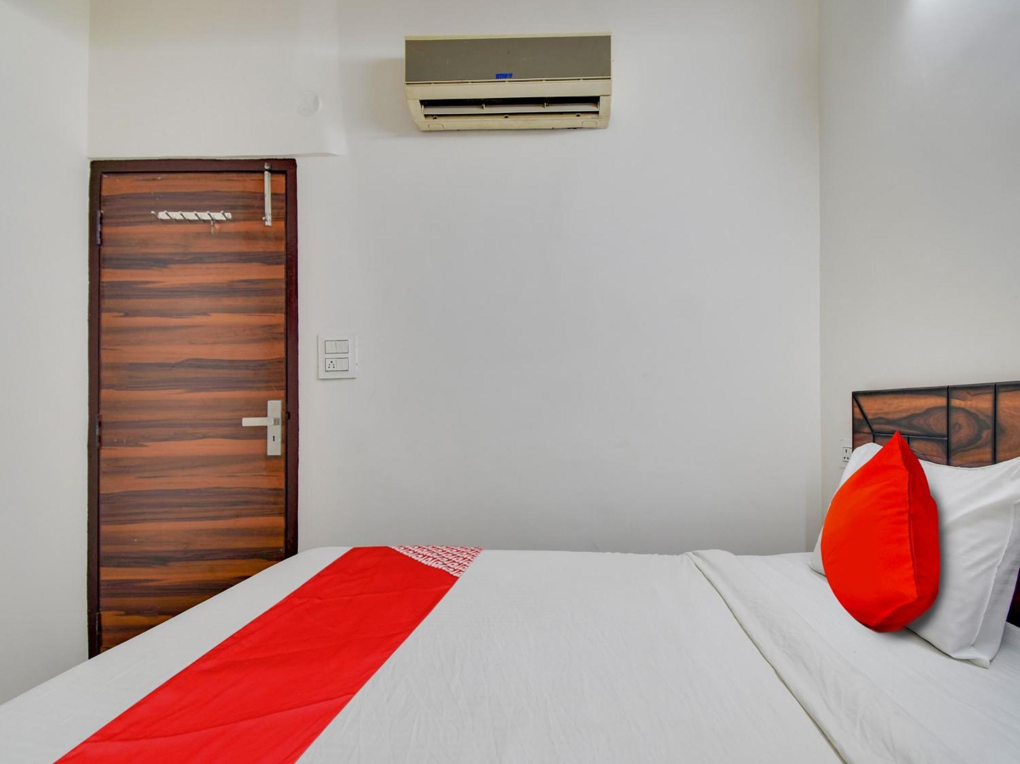 Hotel O Dream Palace Új-Delhi Kültér fotó
